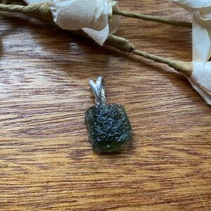 Elegant Green Pendant Necklace